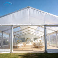 Tente de réception extérieure de luxe robuste avec toit transparent en PVC et structure en alliage d'aluminium pour mariages et événements