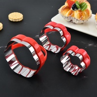 Juego de 3 Cortadores de Galletas de Plástico con Forma de Flor y Mango de PP, en Oferta