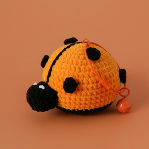 Llavero de mariquita de ganchillo inspirado en el bosque, mariquita de siete puntos, accesorio para mochila infantil, hecho a mano para niñas pequeñas - Product Image 3