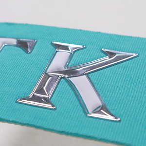 3D kim loại vá dập nổi logo tần số cao TPU nhãn truyền nhiệt cho quần áo số lượng lớn Nhà Máy Giá - Product Image 5