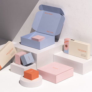 Boîte d'expédition pliable biodégradable en <span class=keywords><strong>gros</strong></span> avec doublure en éponge, pelliculage brillant, gaufrage et fermeture magnétique pour petites entreprises - Product Image 1