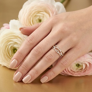 Bague en or massif 18 carats (AU750) torsadée avec diamants, bande entrelacée, bijoux fins, prix direct usine, support OEM - Product Image 4