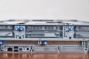 Servidor RS720A-E13-RS8G 24 RDIMM con Ocho Ranuras de Almacenamiento NVMe/SATA/SAS, Ocho Ranuras de Expansión PCIe 5.0, Dos Puertos OCP 3.0 - Product Image 3