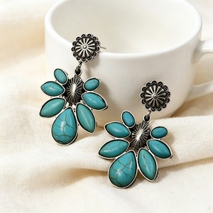 Orecchini Pendenti Vintage Boho con Fiori e Decorazioni in Turchese, Classici Pendenti da Donna - Product Image 6