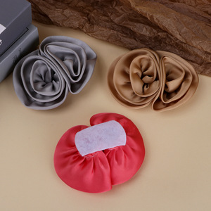 Accessoires pour cheveux en forme de rose en satin faits à la main, décoration de vêtements, coiffe de mariage, origine Jinhua, automne 2025 - Product Image 3