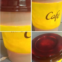Statue de tasse à café flottante en résine, sculpture de tasse à café flottante à déversement, sculpture de tasse à café flottante à vendre
