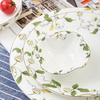 Assiette de présentation de luxe de 4 pouces à motif lotus de style chinois, technique surglacée, pour usage hôtelier, passe au lave-vaisselle, en céramique de porcelaine fine