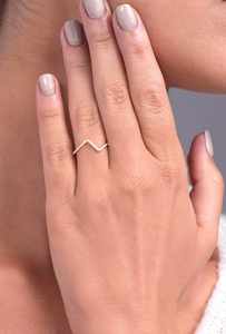 Anillos de Lujo Personalizables al por Mayor, Diseño Minimalista, Oro Sólido de 14K, Diamante Natural, Curvados, Media Eternidad, Forma de V, Pavé, Certificados - Product Image 5