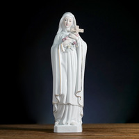 Objets religieux en résine de la Vierge Marie décorant la statue