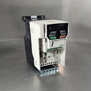 Nuevo y Original en Stock, M300-034-00094A CONTROL TECHNIQUES UNIDRIVE. <span class=keywords><strong>Loc</strong></span> 1D - Product Image 1