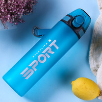 Bouteille d'eau de sport en plastique avec couvercle rabattable, gourde d'extérieur grande capacité anti-fuite