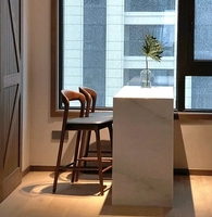 Chaise de bar moderne en bois ciré blanc avec dossier et pieds hauts en bois massif
