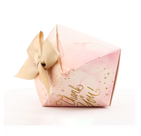 Boîtes en papier pour bonbon de mariage en forme de pyramide avec logo personnalisé Boîtes en papier pour bonbons de fête d'anniversaire