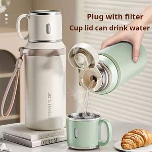 Bouteille isotherme en acier inoxydable grande capacité 600 ml avec poignée et couvercle filtrant moderne pour enfants, idéale pour l'extérieur et les cadeaux - Product Image 2