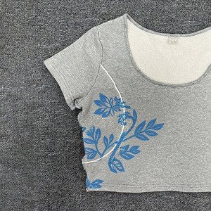 T-shirt en coton imprimé tendance OEM pour femme, coupe courte, manches courtes, en jersey French Terry, sublimation délavée, léger - Product Image 2