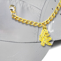 Badge en métal émaillé avec logo personnalisé et chaîne décorative pendante pour casquettes de baseball et accessoires de chapeaux
