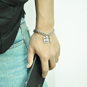 Pulsera <span class=keywords><strong>de</strong></span> corazón <span class=keywords><strong>de</strong></span> eslabones cubanos PVD <span class=keywords><strong>de</strong></span> acero inoxidable <span class=keywords><strong>de</strong></span> estilo clásico personalizado "I Miss You" pulsera <span class=keywords><strong>de</strong></span> pareja <span class=keywords><strong>de</strong></span> plata grabada - Product Image 4