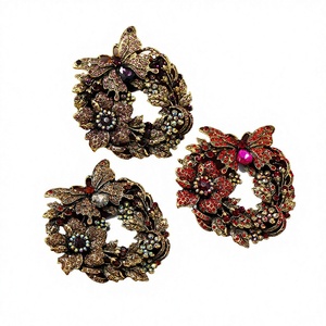 Broche de aleación de zinc con incrustaciones de diamantes, estilo barroco vintage, con diseño intrincado de mariposa y flor, elegante y versátil, unisex, para abrigos. - Product Image 1