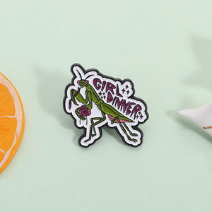 Broche de esmalte con diseño de mantis orante para mujer, broches de poder feminista, insignia para mochila y solapa, regalo de joyería para amigas - Product Image 2