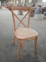 Chaise croisée en bois empilable