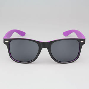 Vente en gros de lunettes de soleil design 2025 pour hommes et femmes avec logo personnalisé lunettes de soleil carrées violettes en plastique lunettes de soleil personnalisées - Product Image 2