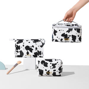 Bolsa de maquillaje con estampado de vaca Love Me, estuche portátil para almacenamiento de cosméticos para uso en el dormitorio - Product Image 1