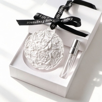 Diffuseur d'huiles essentielles en céramique suspendu parfumé pour voiture et armoire, parfum d'intérieur, fleur en plâtre de porcelaine