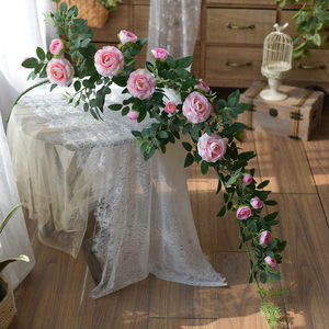 Guirlandes de roses artificielles roses 1,28 m en soie pour la décoration murale et de sol - Product Image 1