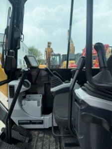 รถขุดตีนตะขาบขนาดเล็ก CAT 305.5E2 มือสอง ของแท้จาก Caterpillar น้ำหนัก 5.5 ตัน เครื่องยนต์ไฮดรอลิก เหมาะสำหรับงานก่อสร้างถนนในฟาร์ม - Product Image 6