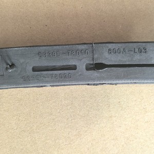Tira de Goma para Parrilla Delantera Toyota Nx200 2017 5339578020 para Reemplazo o Reparación - Product Image 3