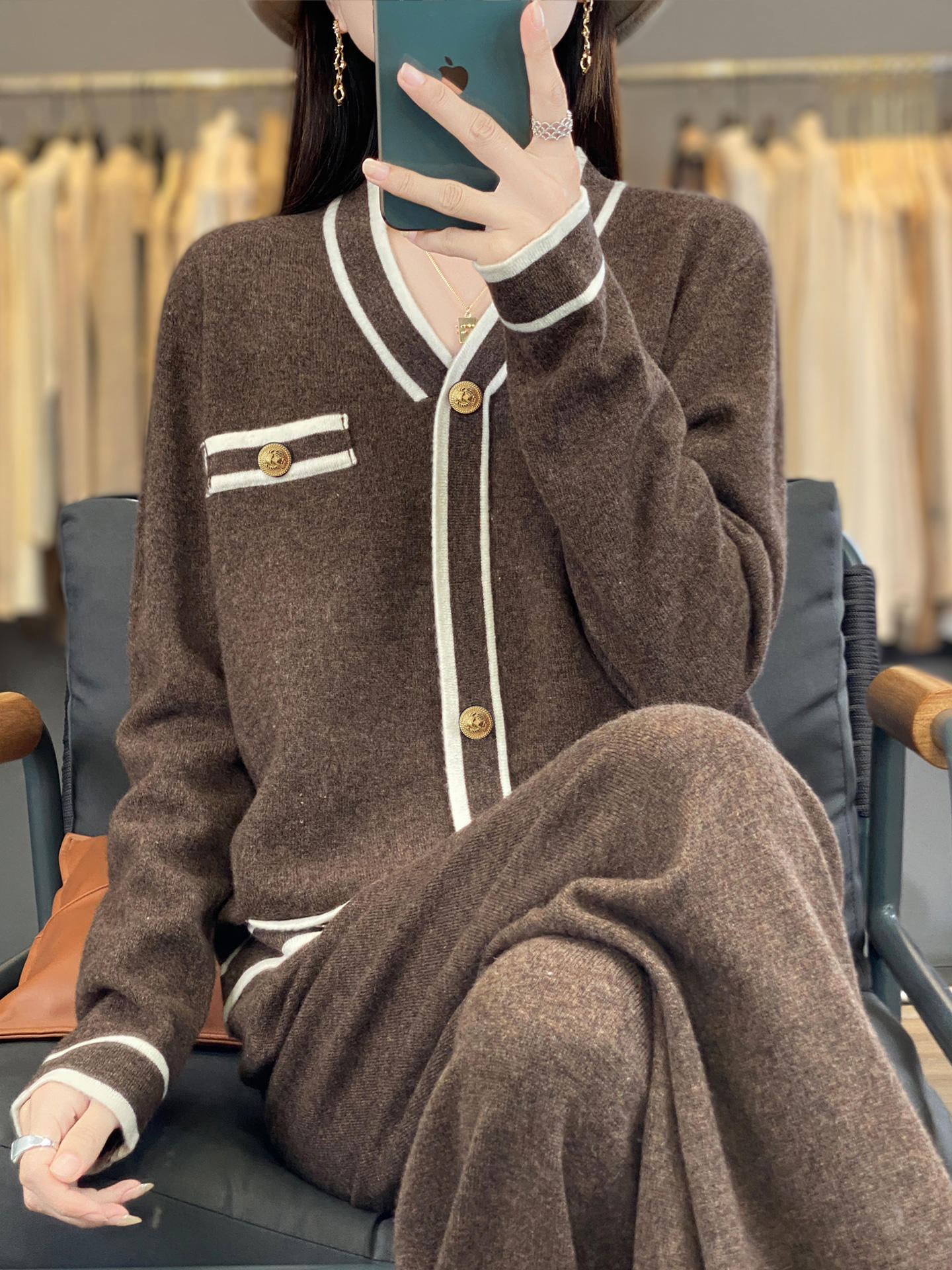 สีน้ำตาล