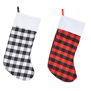 2025 nouvelles chaussettes pour animaux de compagnie de Noël à carreaux transfrontaliers chaussures pour animaux de compagnie et sacs cadeaux pour les décorations de Noël - Product Image 6