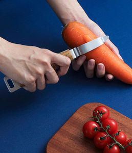 Vente en gros de gadgets de cuisine Syh319, éplucheur en acier inoxydable, écraseur de pommes de terre, multifonctionnel pour légumes et fruits, avec manche en bois - Product Image 6