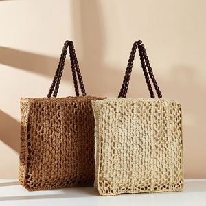 Nouveau style grand sac de shopping en paille tressé à la main, à deux fermetures éclair, avec poignée en perles de bois et motif floral ajouré, Printemps 2024 - Product Image 2