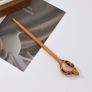 Pasador de pelo de madera de melocotón con brocado Song, de doble cara, un accesorio tradicional chino del patrimonio cultural inmaterial, hecho a mano, nuevo. - Product Image 1