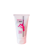 Le gel de colophane est super collant, ce qui peut améliorer l'adhérence des mains et permettre de saisir fermement le bâton avec les deux mains.