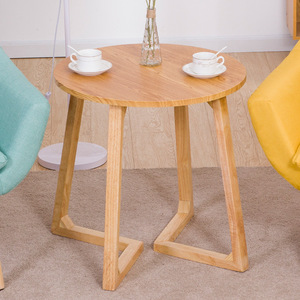 Mesa de centro redonda de madera maciza con estante de almacenamiento para uso en dormitorio o balcón de personas mayores - Product Image 4