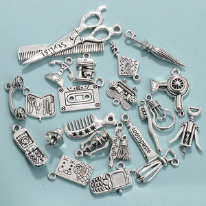 Accessoires rétro miniatures en alliage : ventilateur, téléphone, ciseaux, sèche-cheveux, pendentif, porte-clés artisanal DIY - Product Image 1