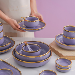 Nouvel ensemble de vaisselle en céramique jetable de style occidental à bord doré, créatif et unique, de renommée internationale, comprenant assiettes plates et bols, pour la maison et les plantes. - Product Image 1