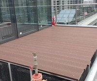 Plancher composite en teck synthétique WPC résistant à la décoloration, sans entretien et adapté à l'extérieur