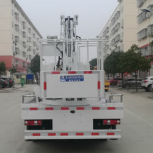 Le fabricant chinois vend une plateforme de travail en hauteur FAW de 13,5 m montée sur un véhicule de travail en hauteur. - Product Image 4