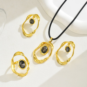 2025 nouveau Design en gros de haute qualité plaqué or conception irrégulière avec pierre noire collier boucles d'oreilles bague ensemble de bijoux - Product Image 4
