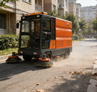 AOMAN Balayeuse de voirie mini électrique à quatre roues motrices avec bras télescopique, brosse à rouleau, moteur et engrenages multifonctionnels
