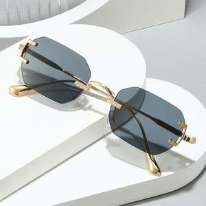 Gafas de Sol Cuadradas de Aleación de Moda con Logotipo Personalizado 2025, Gafas de Sol Poligonales sin Montura con Protección UV400 para Hombre y Mujer - Product Image 2