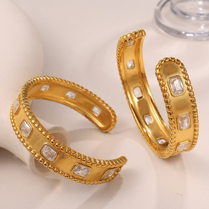 Brazalete Abierto Cuadrado con Circonitas Estilo Europeo Americano, Chapado en Oro de 18K, Acero Inoxidable, Joyería de Moda Unisex, Diseño Geométrico - Product Image 1