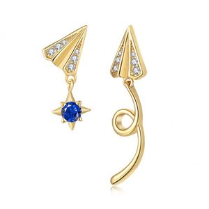 Dylam en Stock Sin Pedido Mínimo Diseño Adorable Plata de Ley 925 Bañada en Oro de 18K Diamante Circonita Cúbica 5A Pendientes de Plata de Ley con Diseño de Avión de Papel - Product Image 1
