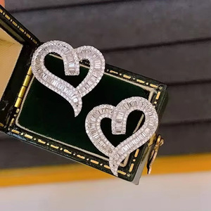 Orecchini a perno a cuore cavo da donna, eleganti, stile principessa, per uso quotidiano, regalo per feste, accessori - Product Image 1