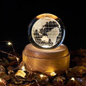 Luce notturna a proiezione a Led, carillon a sfera in cristallo 3D Base in legno, luna, terra, luce di proiezione con motivo a via lattea - Product Image 3