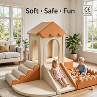 Structure de jeu intérieure pour enfants avec toboggan et mur d'escalade, conception personnalisée pour café et aire de jeux