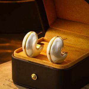 Boucles d'oreilles rétro en forme de C à double face avec perles, bijoux féminins haut de gamme, design unique, tendance, délicat et luxueux - Product Image 1